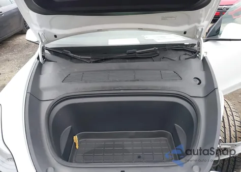 2024 Tesla Model Y Long Range Dual Motor All-Wheel Drive z USA, uszkodzony, nr VIN 7SAYGAEEXRF152474